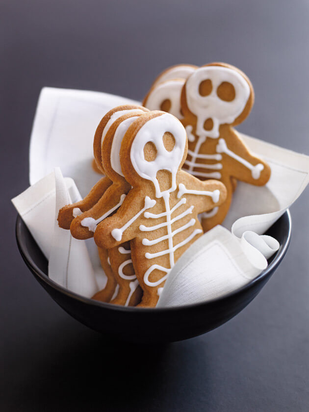 Vegan Halloween Gingerbread Skeletons