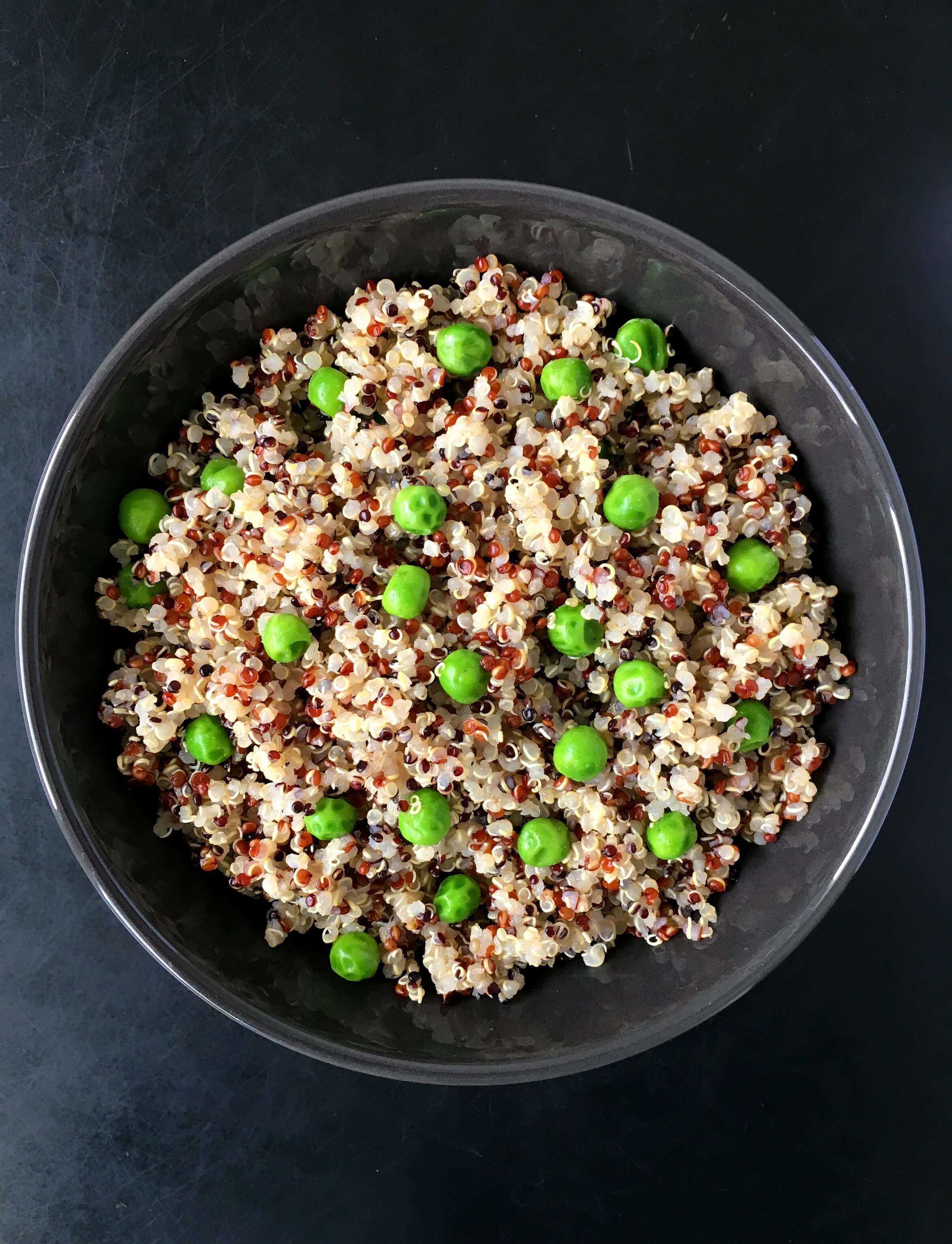 This vegan Green Pea Quinoa is a super healthy, high-protein side dish. Tasty and vibrant, goes perfectly with tofu dishes. | The Green Loot #vegan