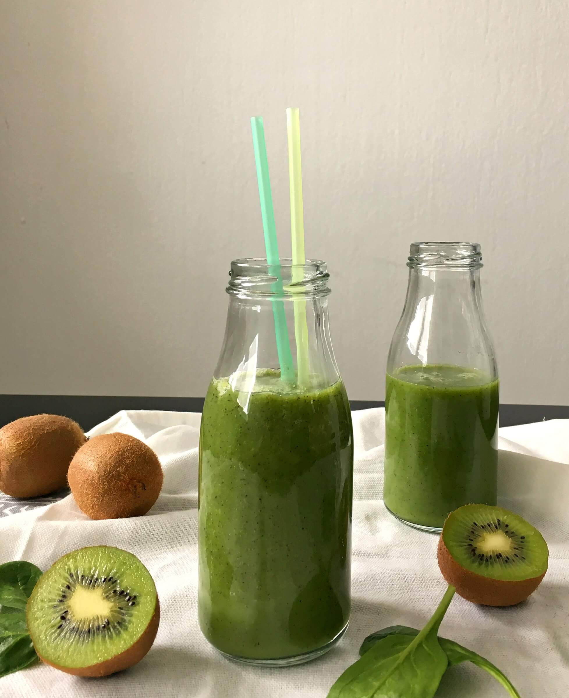 Spinach Kiwi Smoothie Recipe (vegan, anti-inflammatory) | The Green Loot