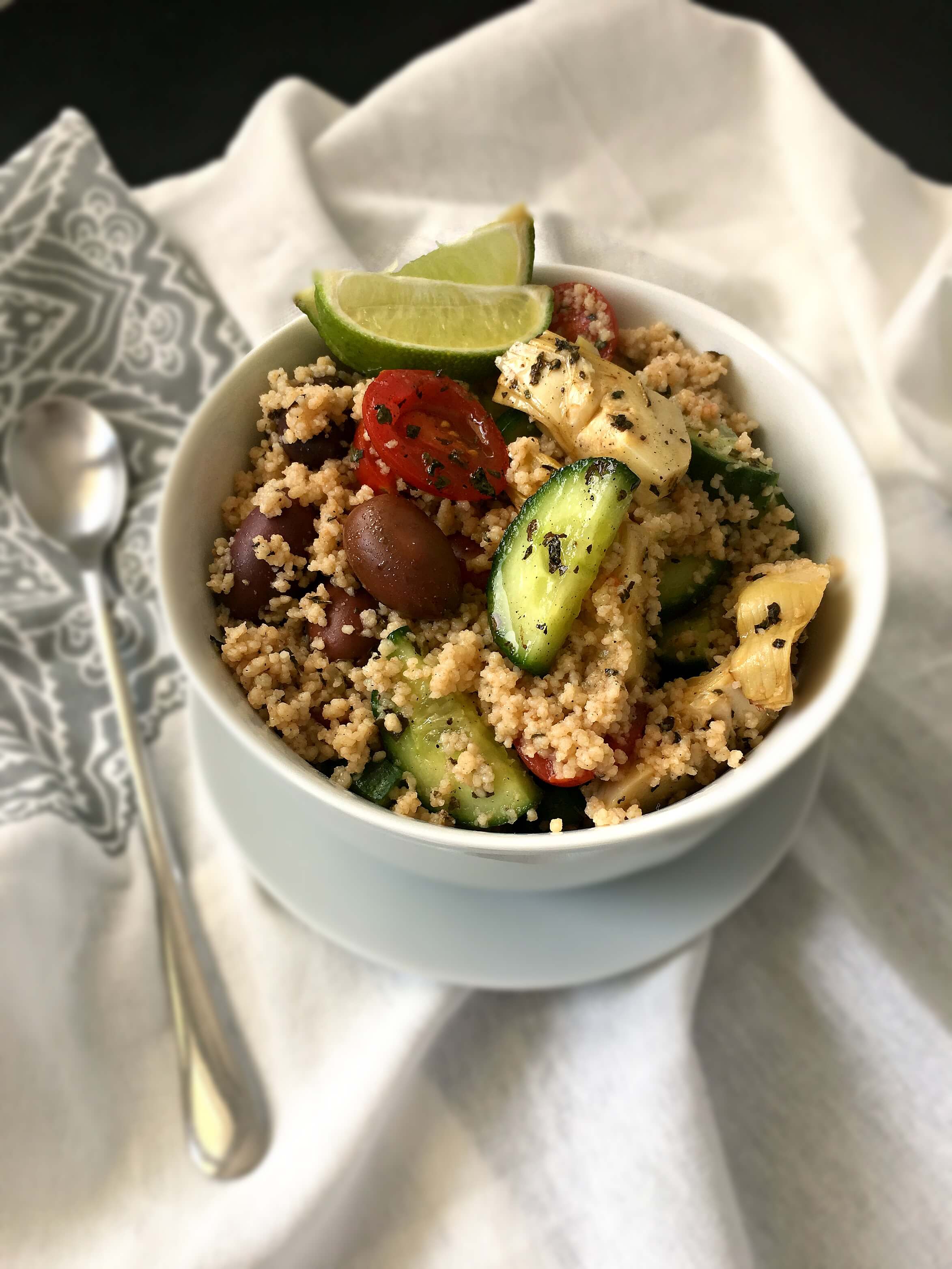 This vegan Italian Couscous Salad is the perfect, easy side dish or light, weight loss dinner. If you love Italian flavors, that is. | The Green Loot #vegan
