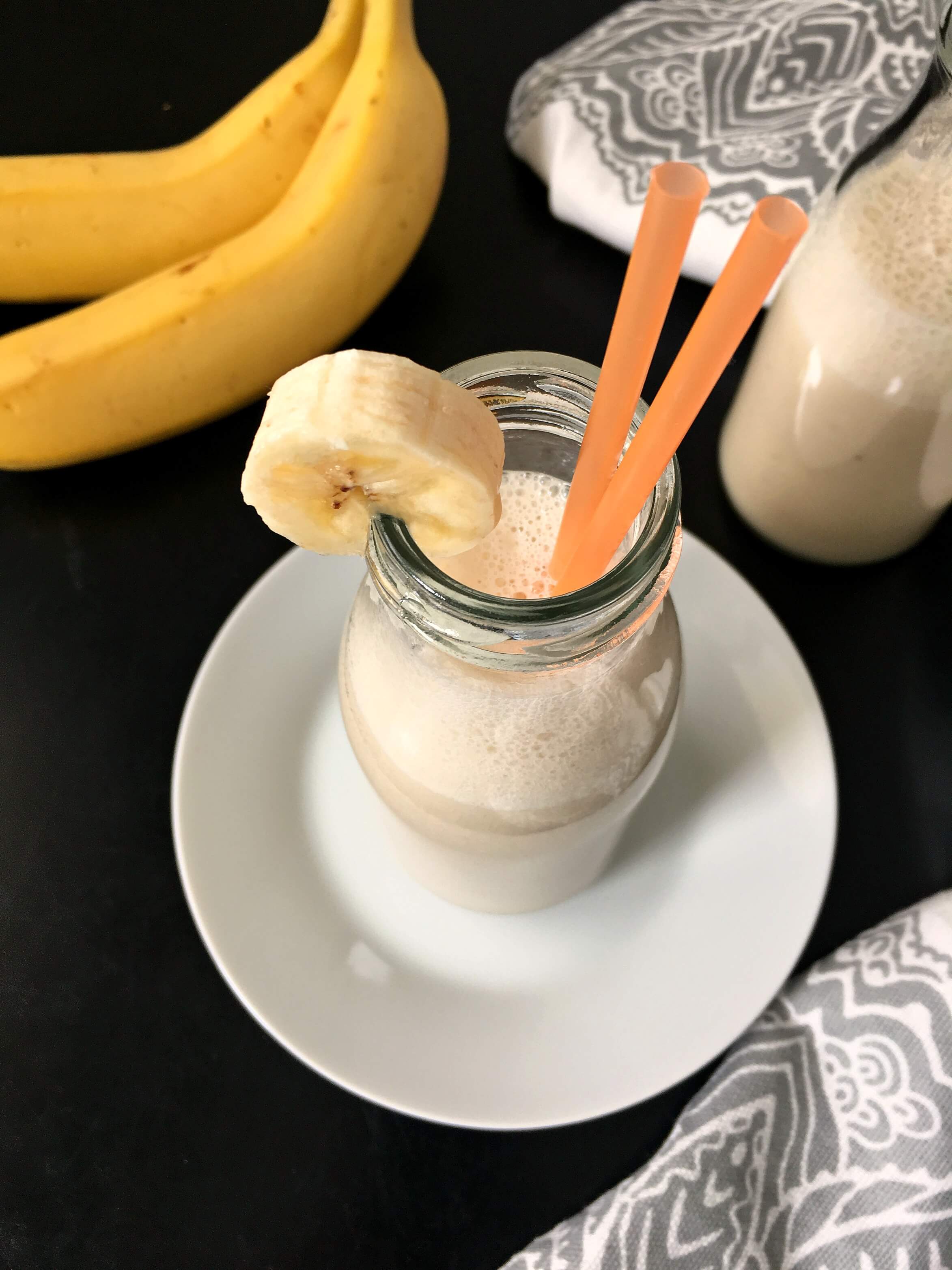 Healthy Banana Milk is a tasty, vegan and dairy-free drink. Perfect for breakfast and children. To add more flavors, you can customize it too! | The Green Loot #vegan