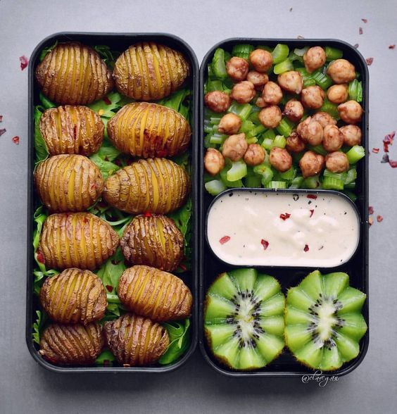 Vegan Hasselback Potatoes with Kiwis | The Green Loot #vegan #bento