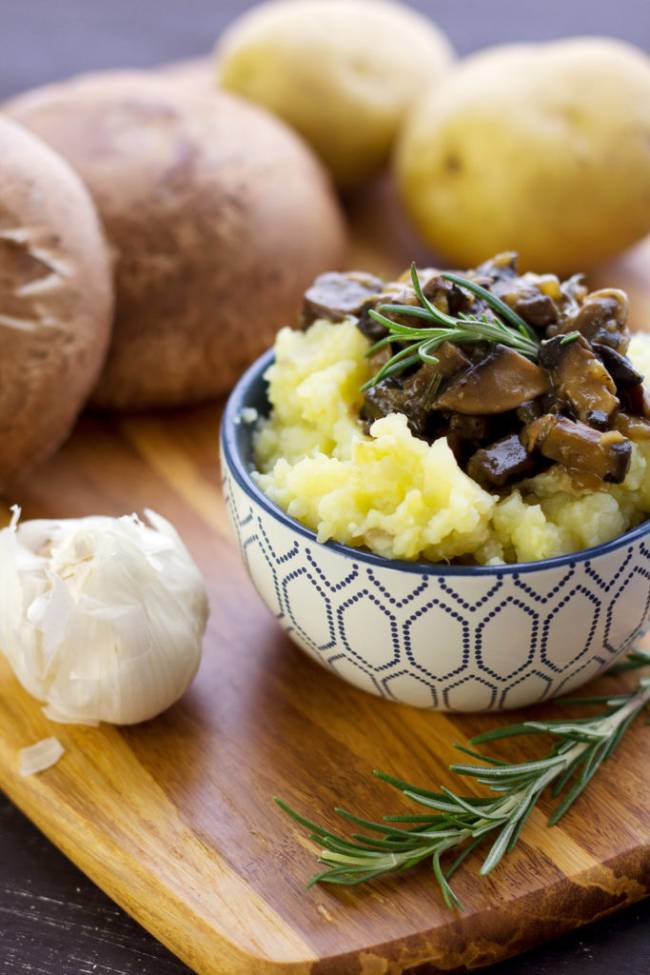 Cauliflower Mashed Potatoes with Mushroom Gravy