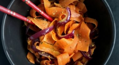 This vegan carrot ribbon stir fry is an easy, peppery side dish, that's ready in 20 minutes. Perfect as a healthy addition to your dinner on busy weeknights. | The Green Loot #vegan