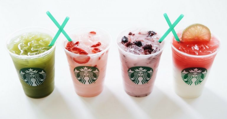 A list of vegan drinks at Starbucks, as well as bagels and other food options that you can order in your favorite coffee shop! | The Green Loot #vegan #Starbucks