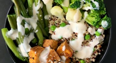 Vegan Protein Buddha Bowl with Soy Yogurt Dressing - a super protein-rich and tasty meal made with quinoa, broccoli, tofu and green beans. This dinner is as healthy as it gets. | The Green Loot #vegan