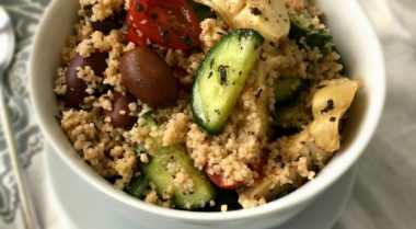 This vegan Italian Couscous Salad is the perfect, easy side dish or light, weight loss dinner. If you love Italian flavors, that is. | The Green Loot #vegan
