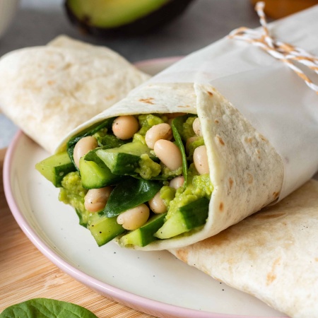 Avocado White Bean Wrap - made with spinach and cucumber. A super green, filling, protein-rich wrap that makes a perfect lunch to take with you. You can make it part of your weight loss diet as well. | The Green Loot #vegan #veganrecipes #dairyfree #healthyeating