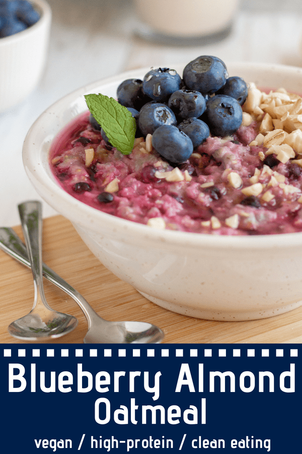 Blueberry Almond Oatmeal - a high-protein vegan breakfast recipe, that's sweet, tart, crunchy and soft at the same time. It's clean eating and nutritious. Perfect for weight loss too! | The Green Loot #vegan