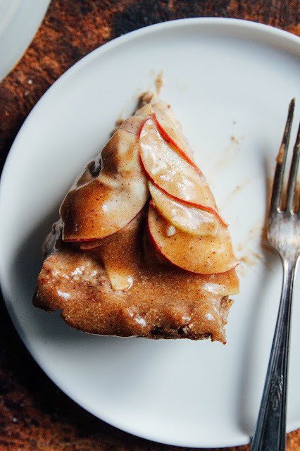 Raw Caramel Apple Pie
