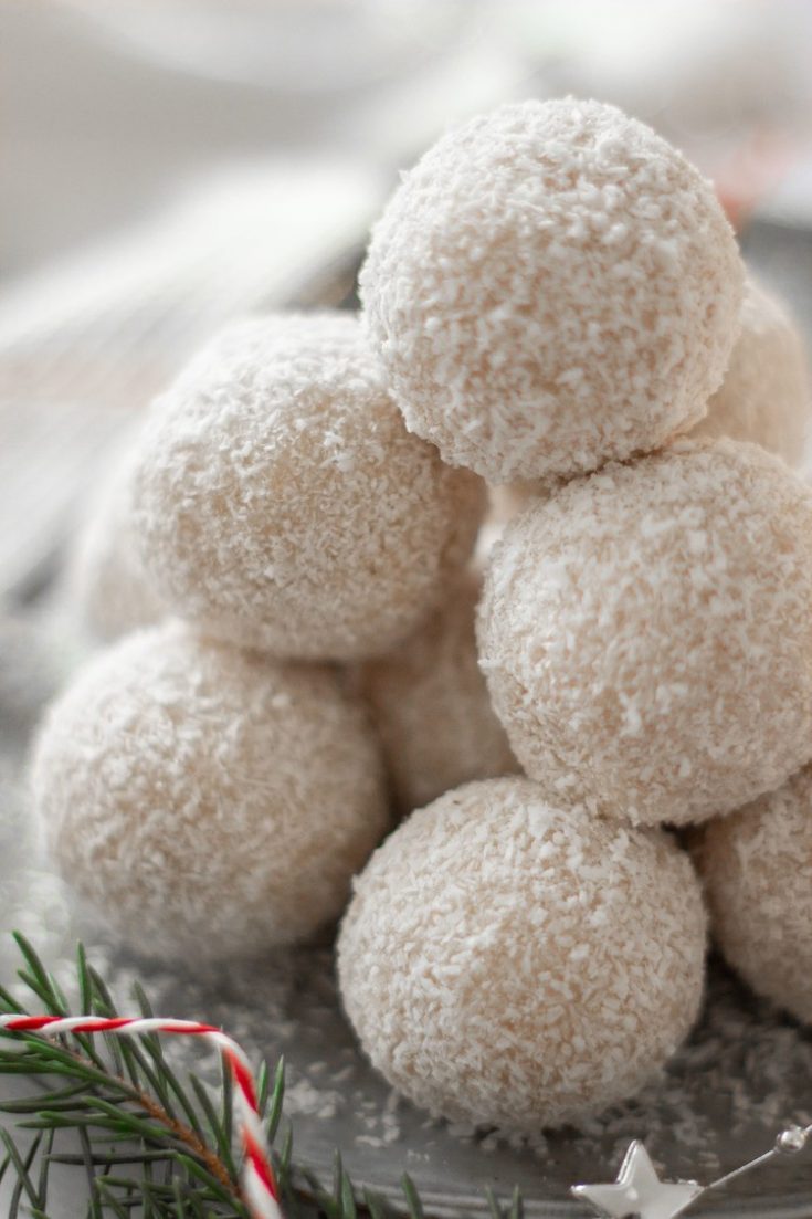 Vegan Coconut & Rum Snowballs (No-Bake Christmas Dessert) | The Green Loot