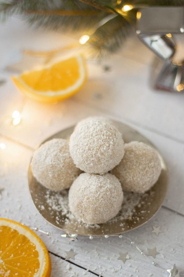 Vegan Coconut & Rum Snowballs (No-Bake Christmas Dessert) | The Green Loot