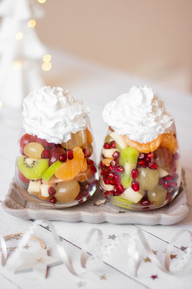These vegan Christmas Fruit Salad Cups are the perfect holiday desserts and treats! They are cute, super easy and quick to make! | The Green Loot #vegan #veganrecipes #Christmas