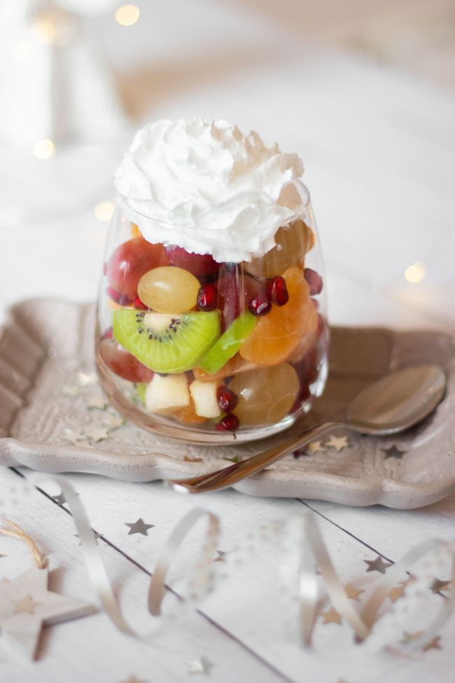 These vegan Christmas Fruit Salad Cups are the perfect holiday desserts and treats! They are cute, super easy and quick to make! | The Green Loot #vegan #veganrecipes #Christmas