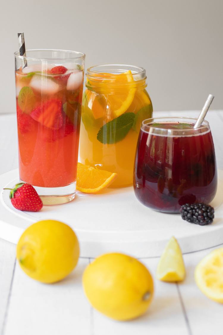 These fruity Summer lemonades are healthy and super refreshing! Perfect to cool down in the heat! Strawberry, Orange & Mint and Blackberry options. | The Green Loot #vegan #veganrecipes #Summer