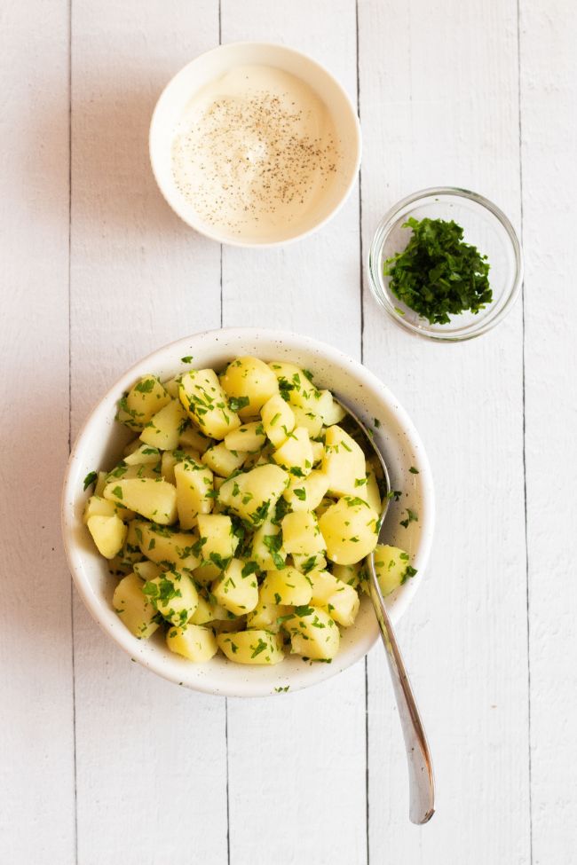 This Breaded Tofu with Parsley Potatoes is a tasty and easy vegan dinner recipe that your whole family will LOVE! Picky eater approved! | The Green Loot #vegan #veganrecipes