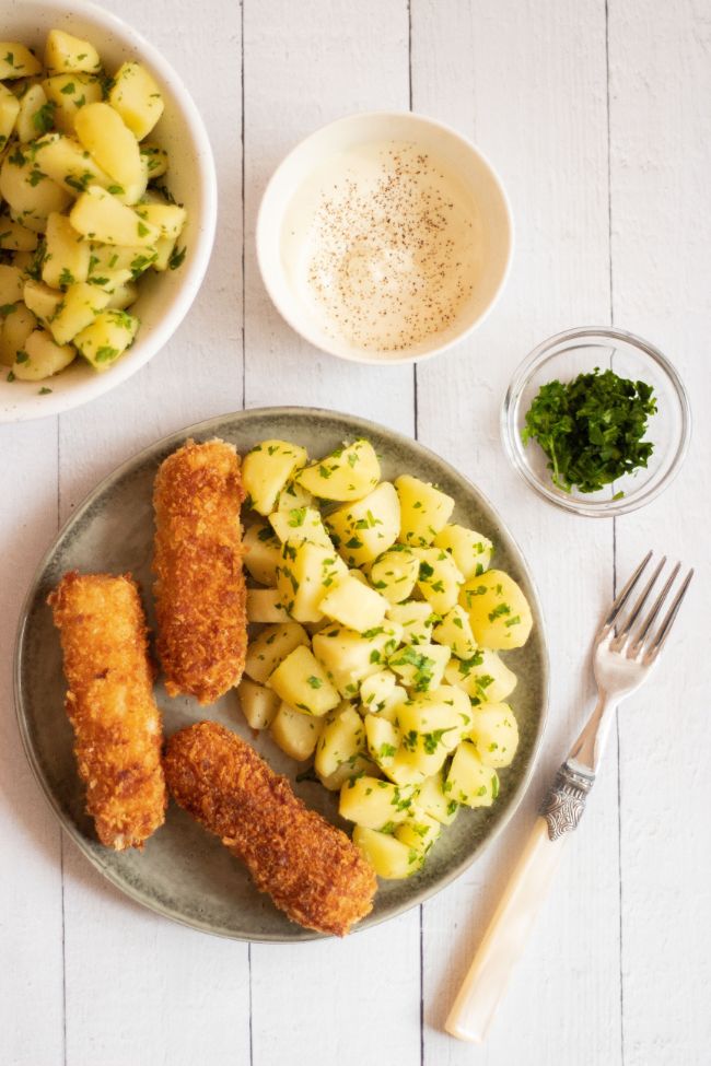 This Breaded Tofu with Parsley Potatoes is a tasty and easy vegan dinner recipe that your whole family will LOVE! Picky eater approved! | The Green Loot #vegan #veganrecipes