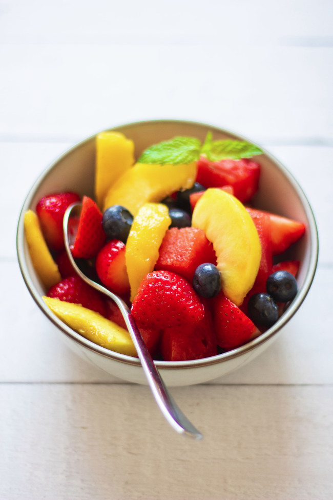This healthy Summer Fruit Salad with Rosewater Dressing is an easy Summer dessert made with fresh, sweet fruits. Perfect for potlucks and Sunday brunch. | The Green Loot #vegan #plantbased