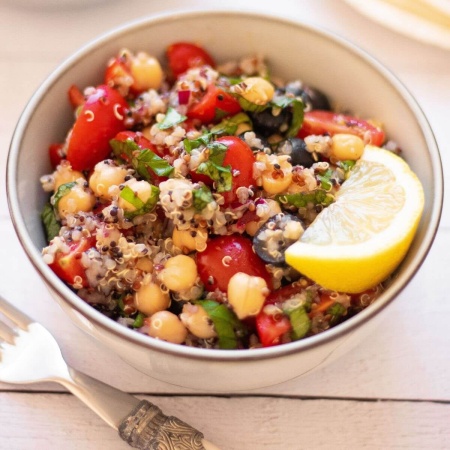 vegan Mediterranean Quinoa Salad with chickpeas