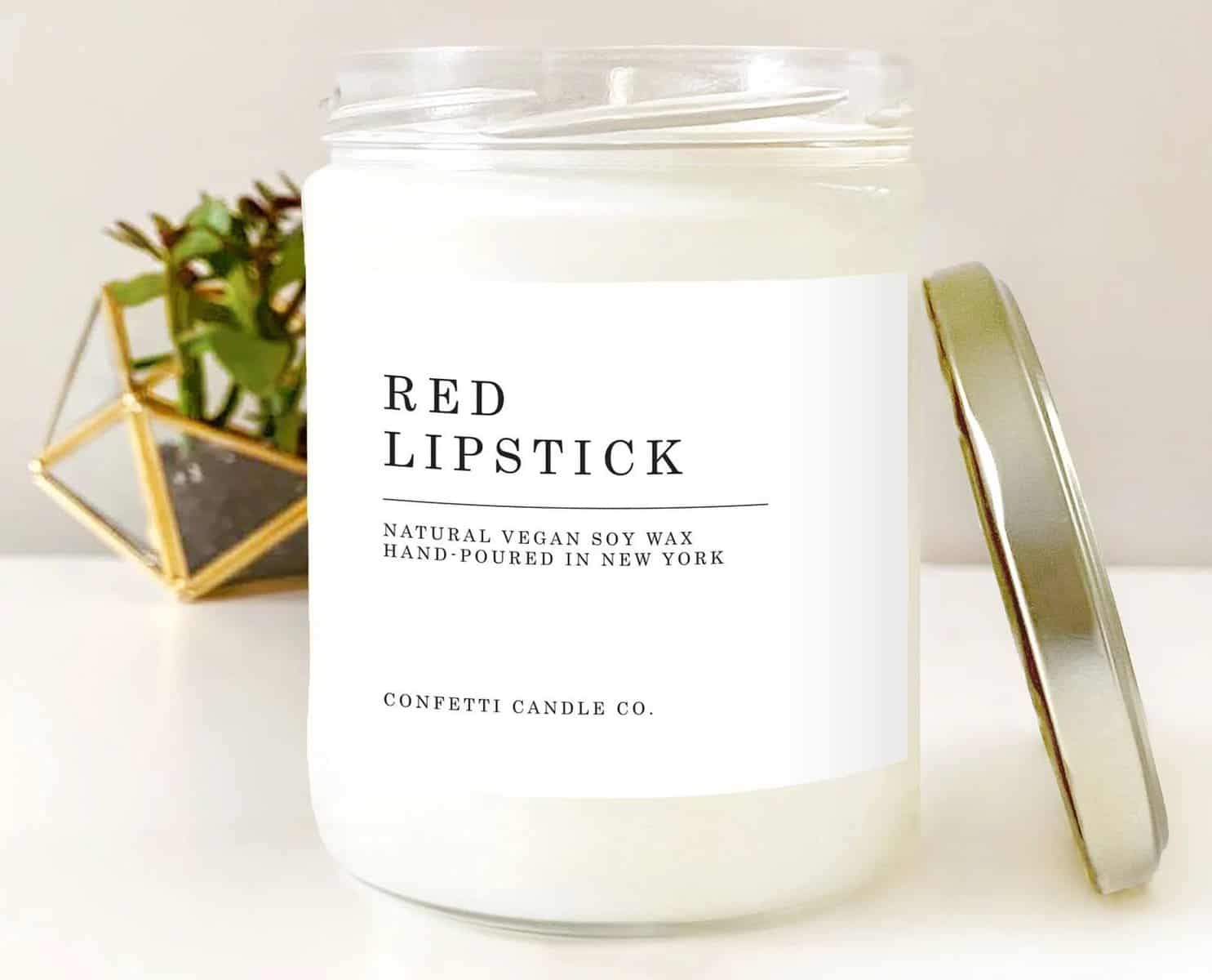Soy wax candle in "Red Lipstick" scent