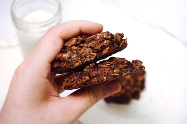 Easy Vegan Chocolate Protein Cookies