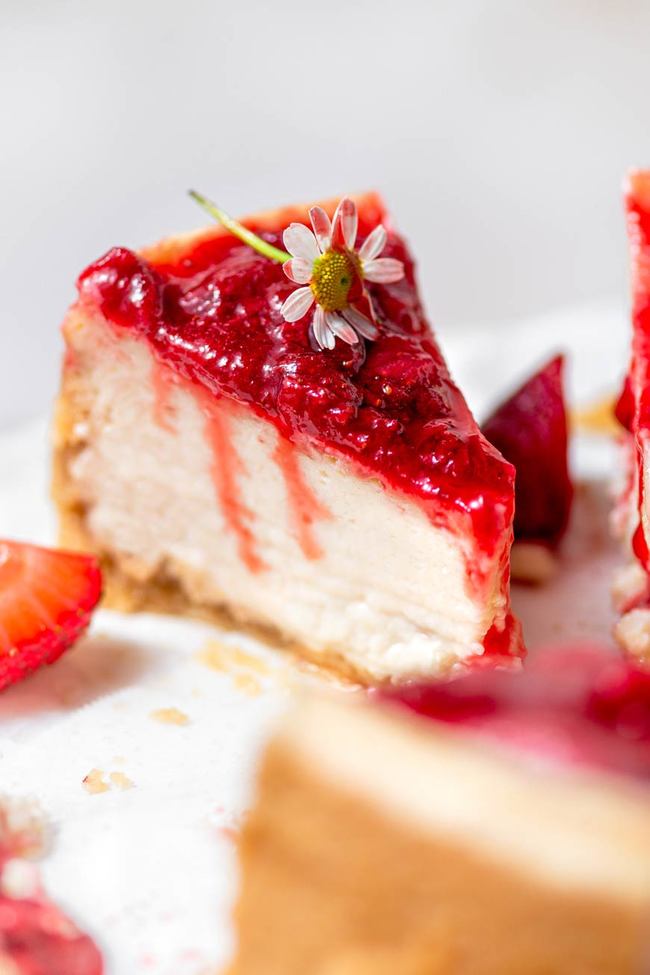 Baked Cheesecake with Strawberries