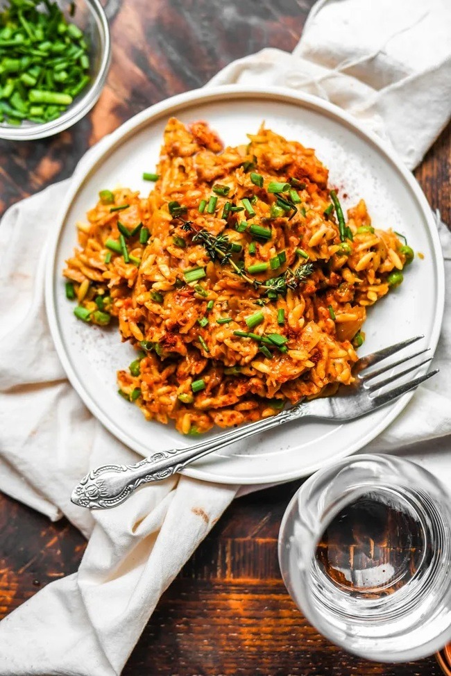 Roasted Red Pepper Orzo Pasta Skillet