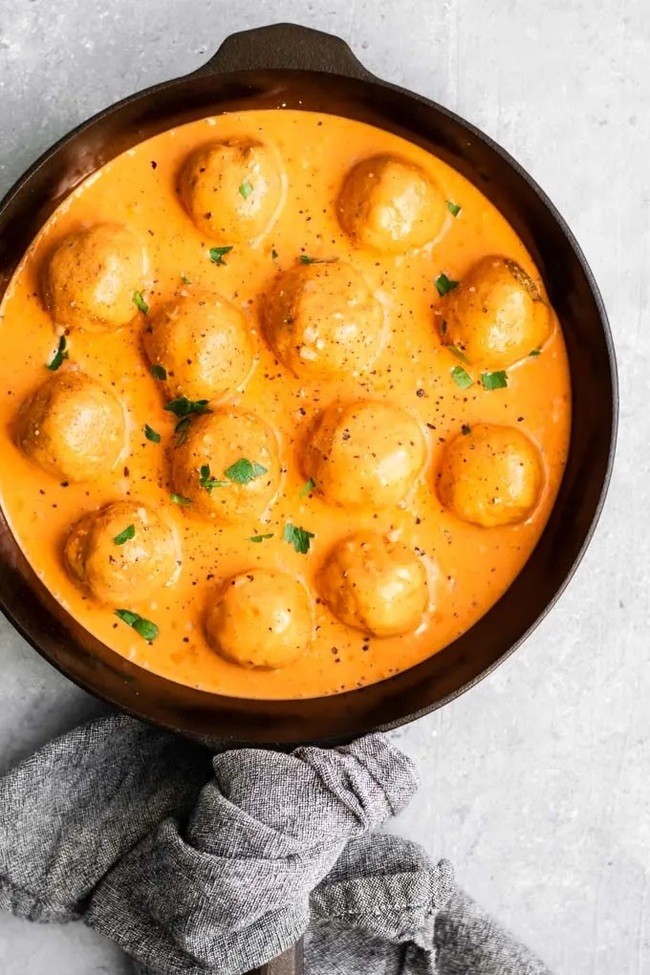 Chickpea Meatballs in Red Pepper Sauce