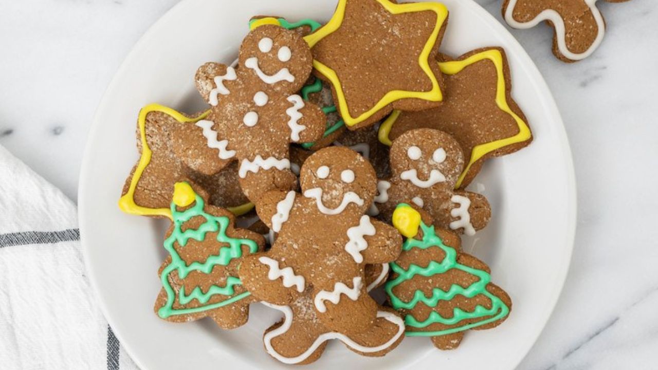 Vegan Gingerbread Cookies (with oat flour)