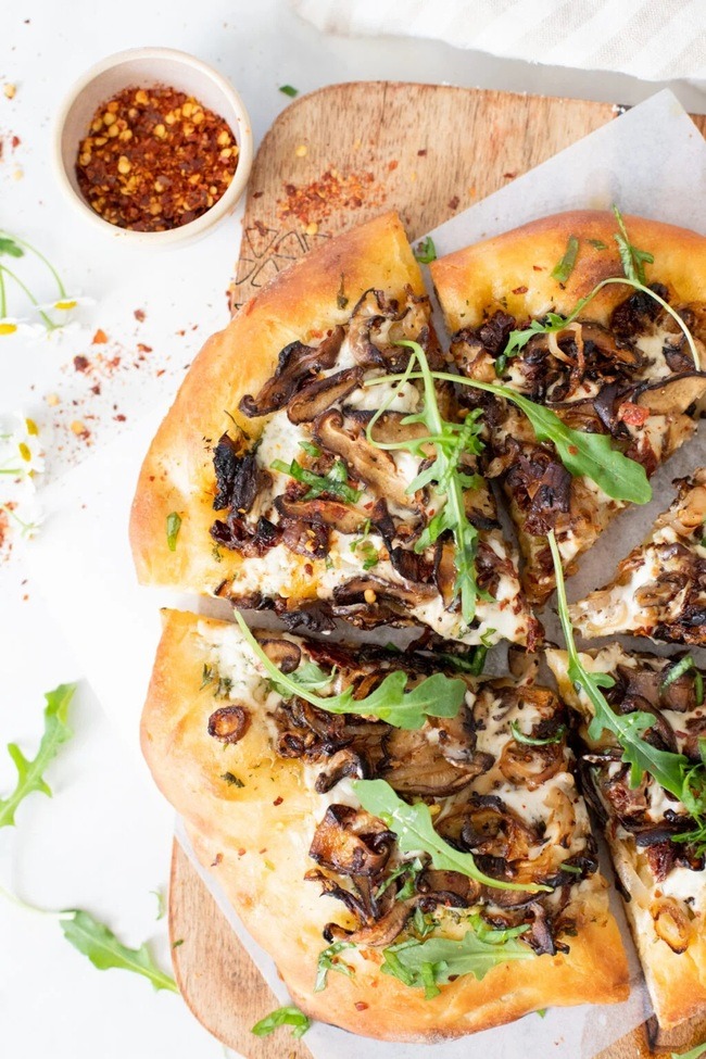 Mushroom Shallot White Pizza