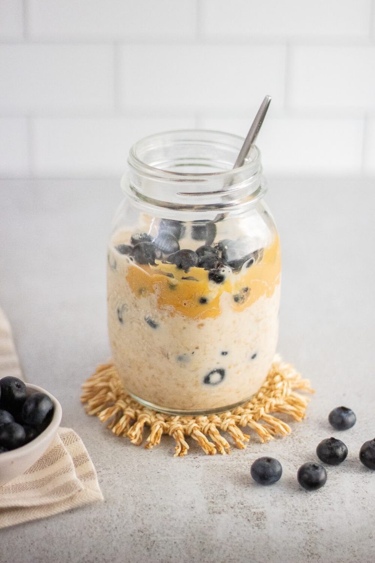 Blueberry Overnight Oats (with Peanut Butter)